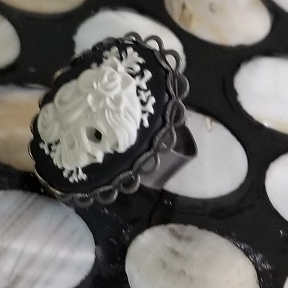 Ring - Picture 3 of 6